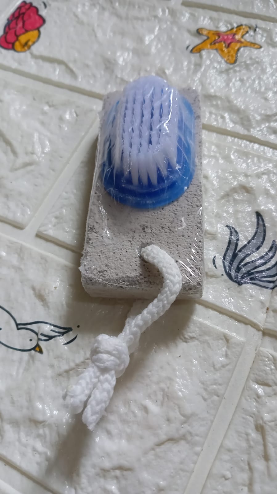 9352A Hand and Foot Brush with pumice stone to Remove Dead Skin & Callus (B Grade) 9352A Hand and Foot Brush with pumice stone to Remove Dead Skin & Callus (B Grade)